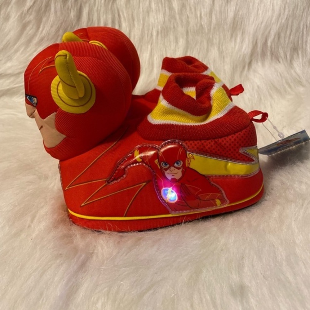 DC Flash Slippers Boys Size Size‎ 7-8 Red Light Up Slip On Shoes